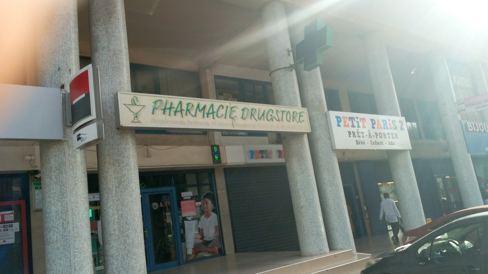 Pharmacie Drugstore